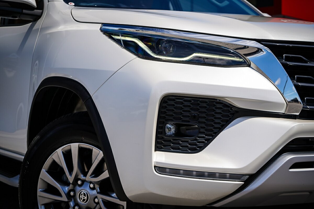 Toyota Fortuner image 3