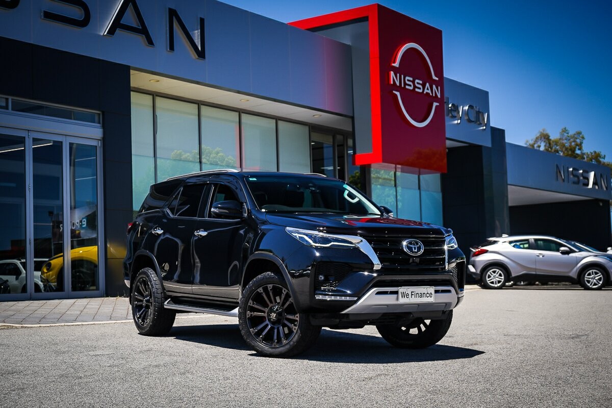 Toyota Fortuner image 2