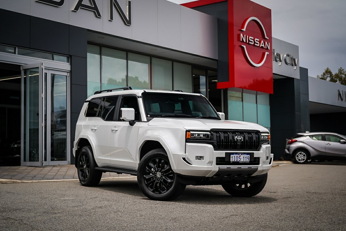 Toyota Landcruiser Prado image 2