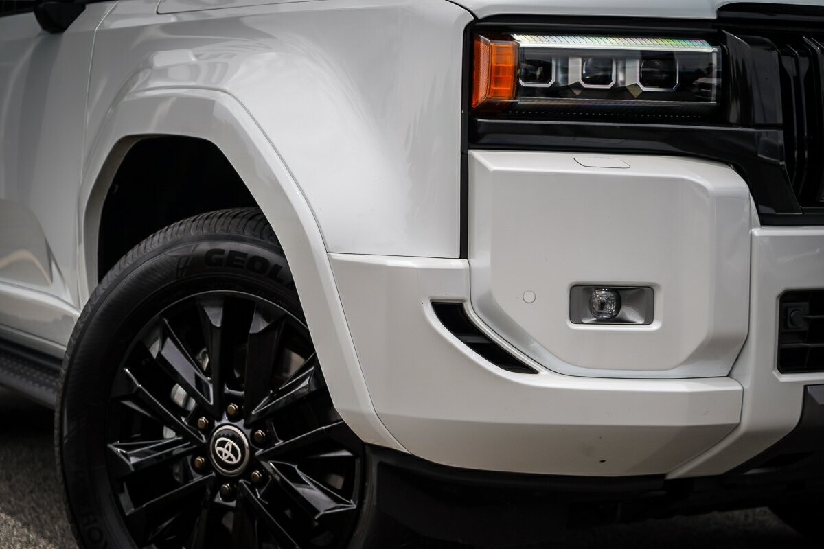 Toyota Landcruiser Prado image 3