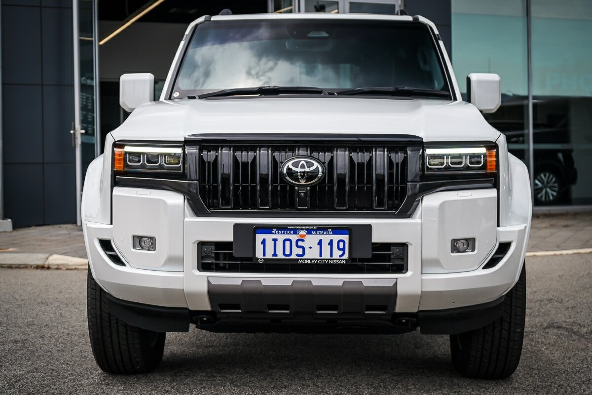 Toyota Landcruiser Prado image 4