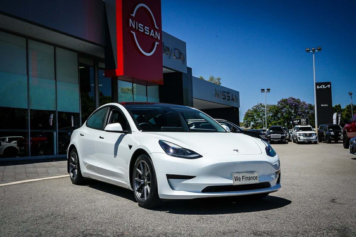 Tesla Model 3 image 2