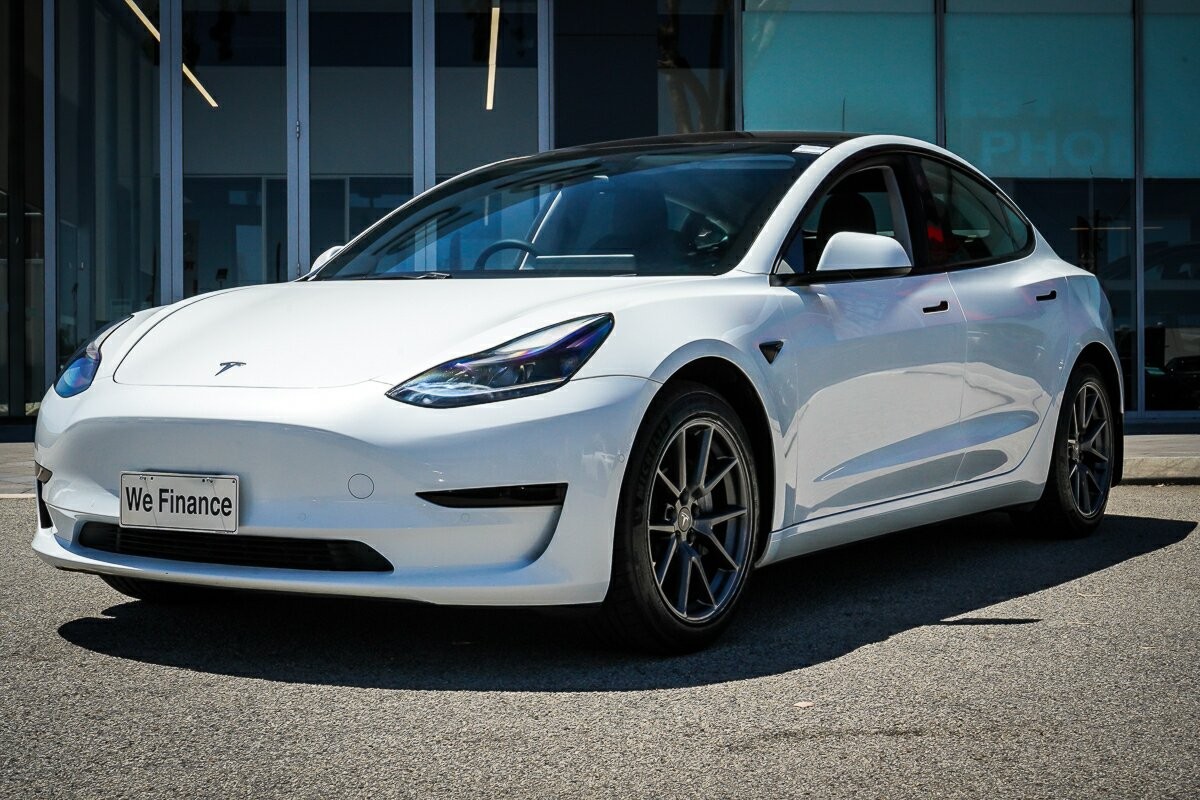 Tesla Model 3 image 4