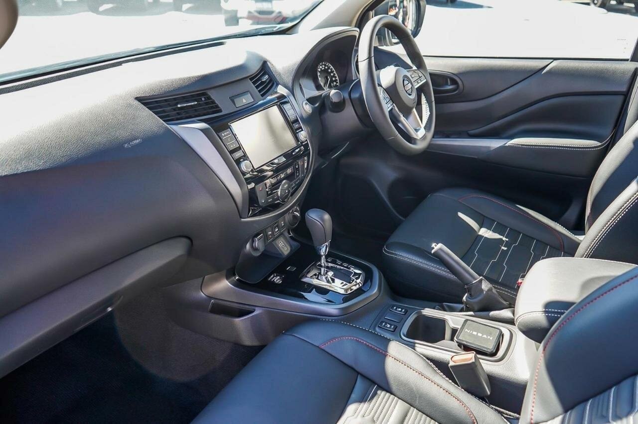 Nissan Navara image 2