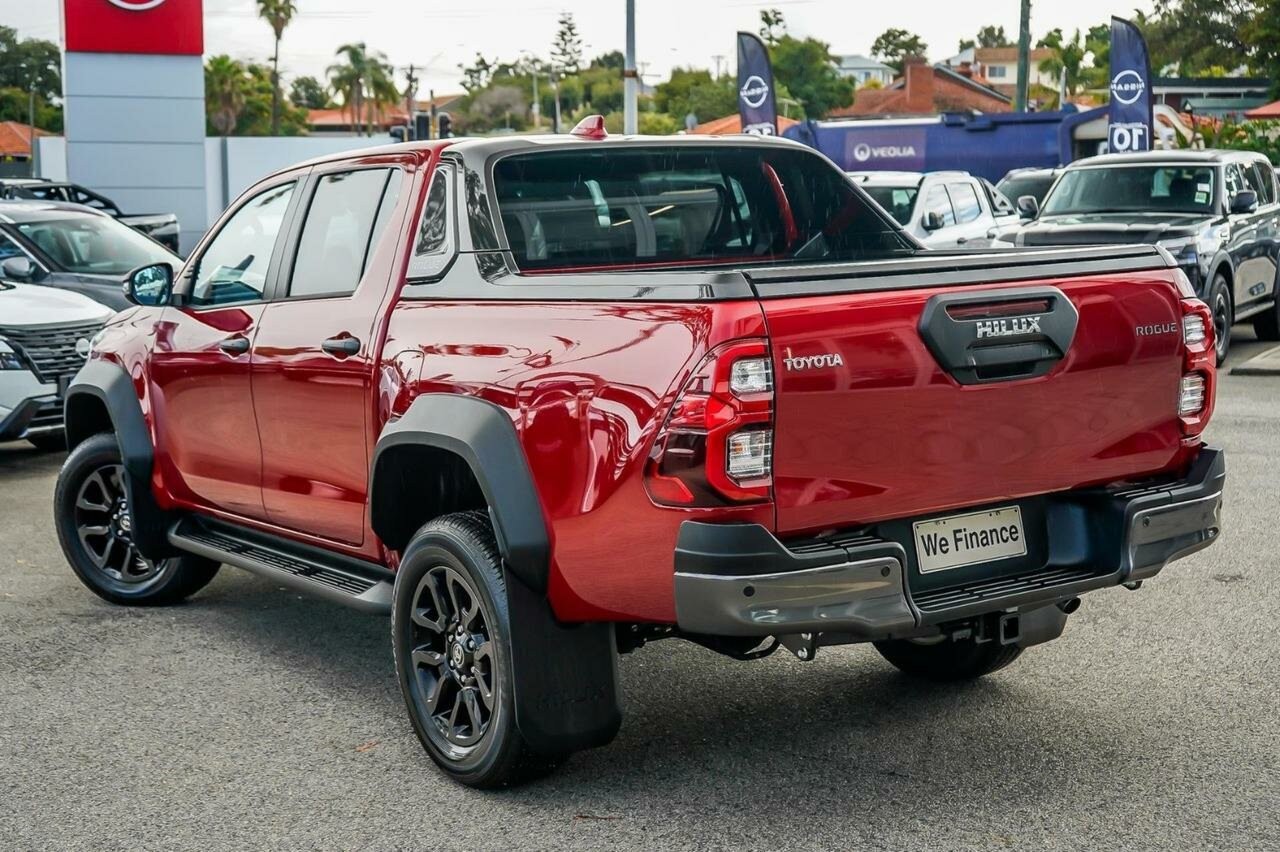 Toyota Hilux image 2