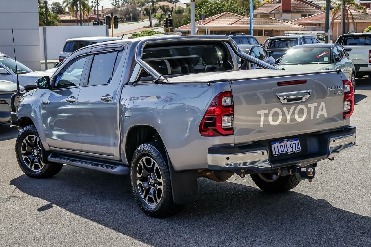 Toyota Hilux image 2