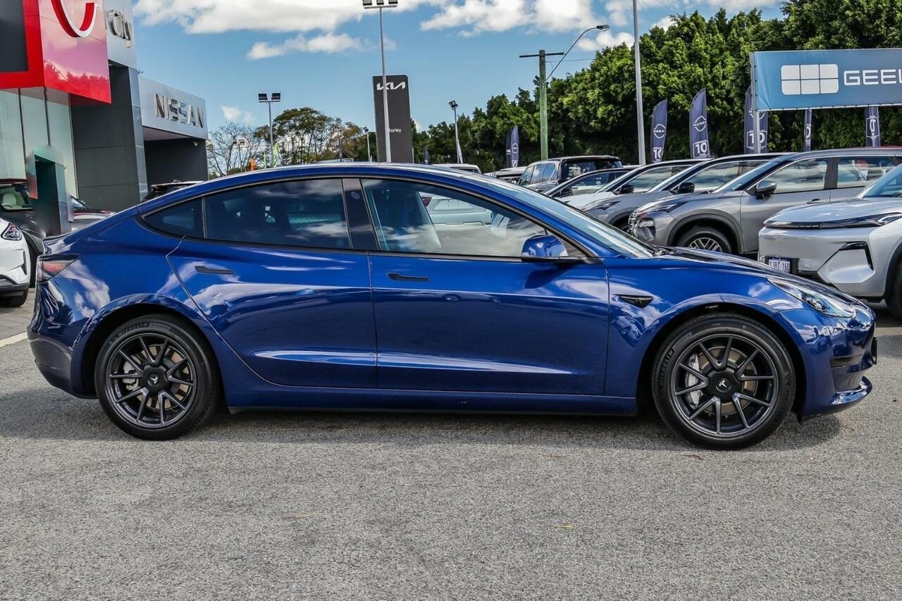 Tesla Model 3 image 3
