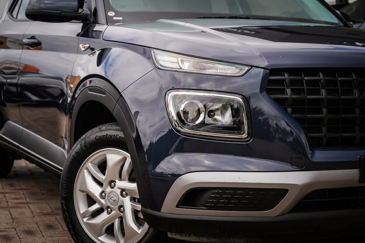 Hyundai Venue image 2