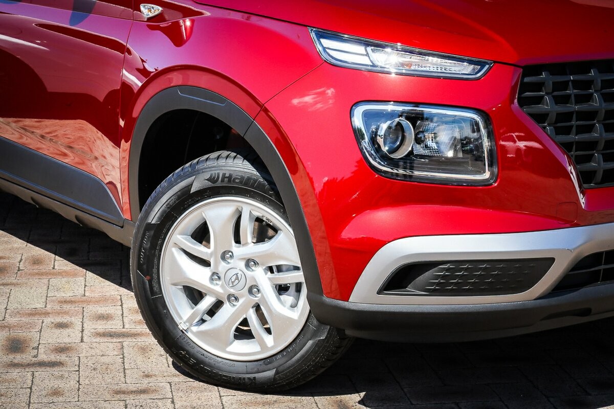 Hyundai Venue image 2