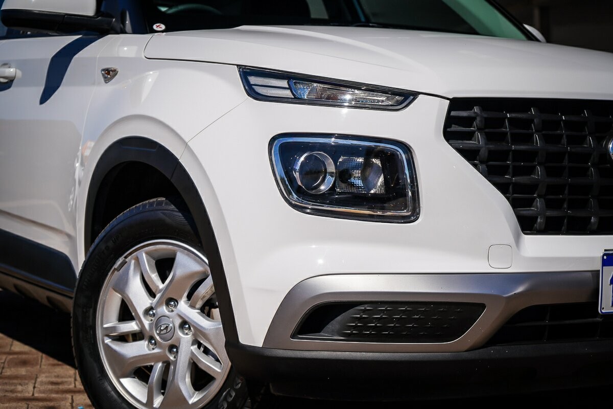 Hyundai Venue image 2