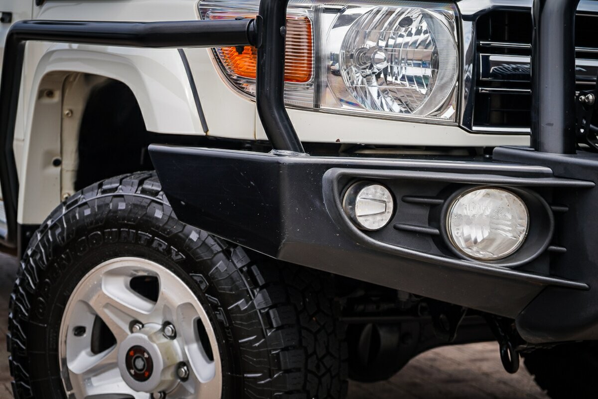 Toyota Landcruiser image 2