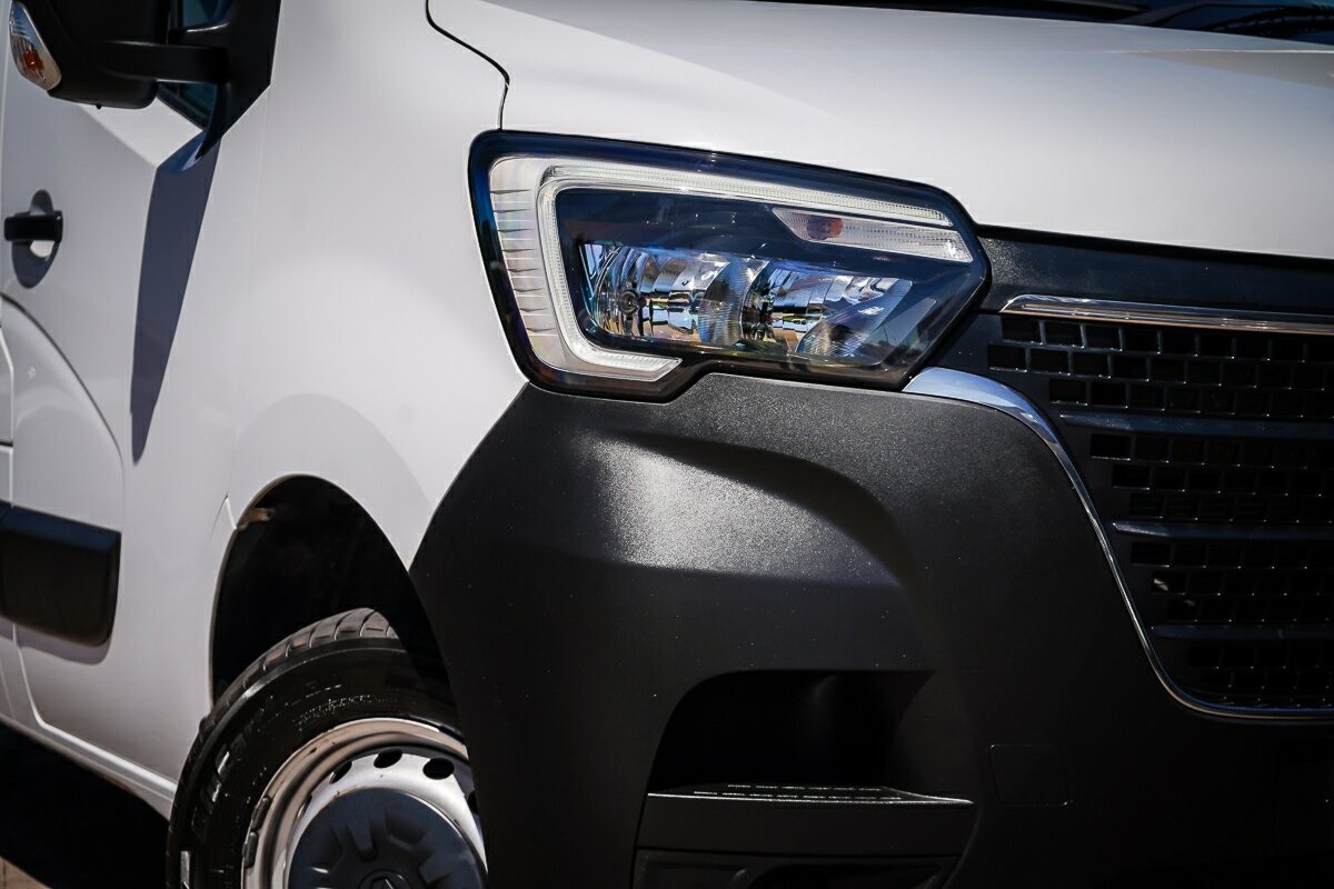 Renault Master image 2