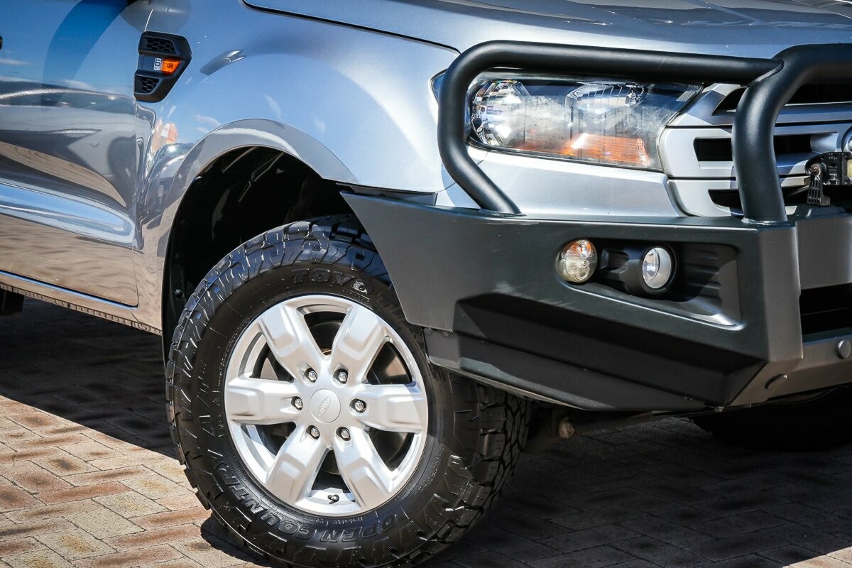 Ford Everest image 2