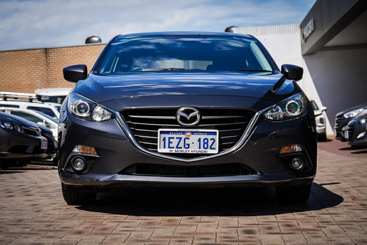 Mazda 3 image 2