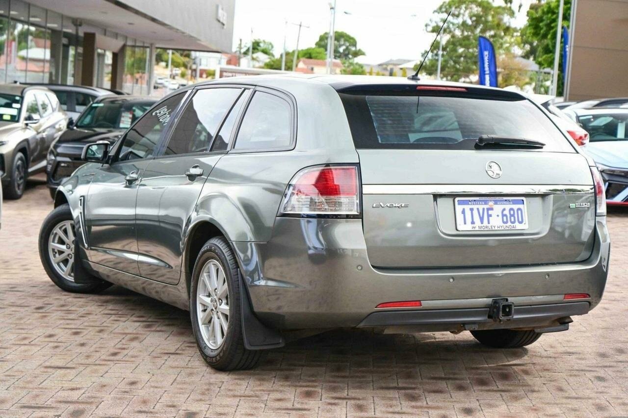 Holden Commodore image 3