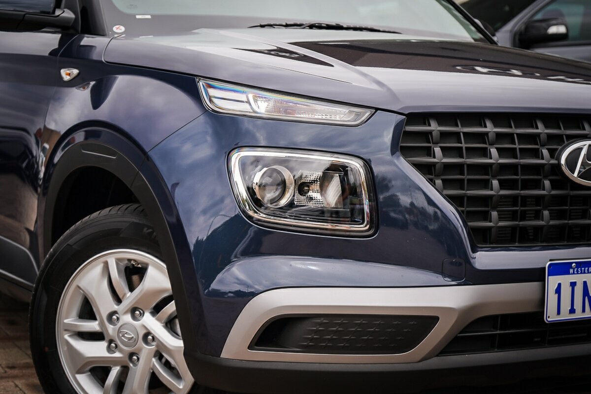 Hyundai Venue image 2