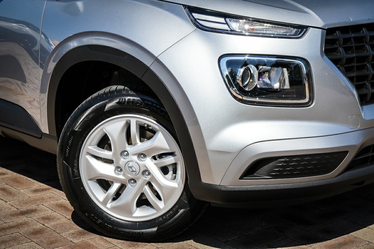 Hyundai Venue image 2