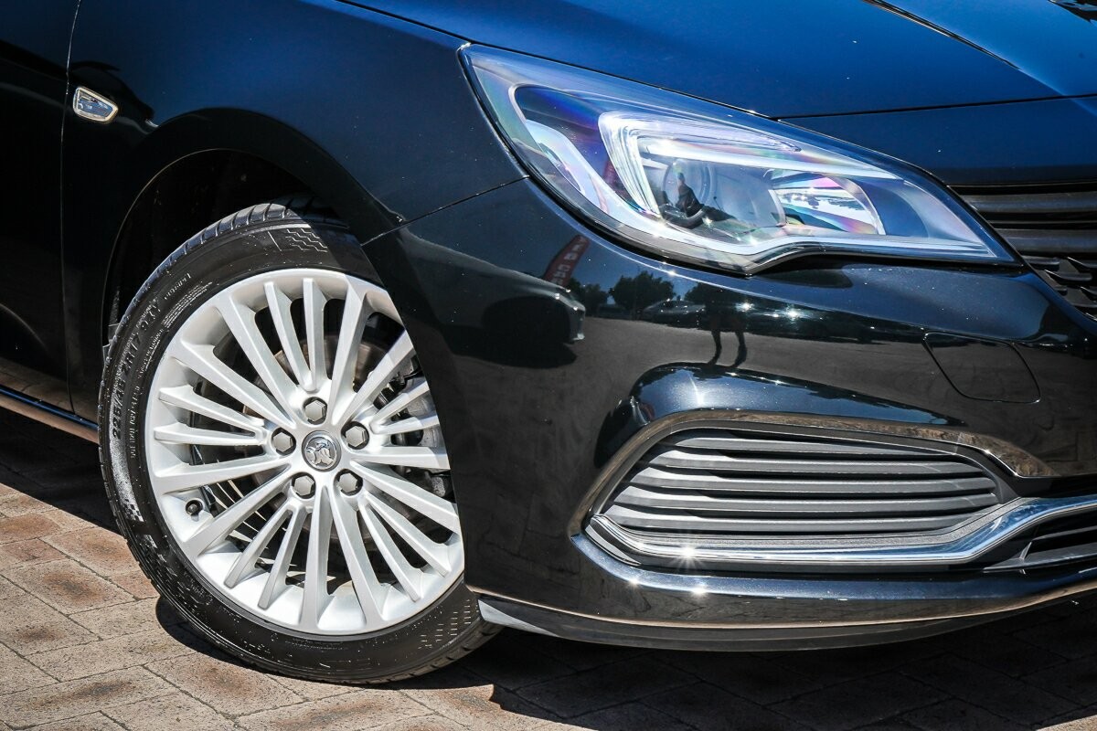 Holden Astra image 2