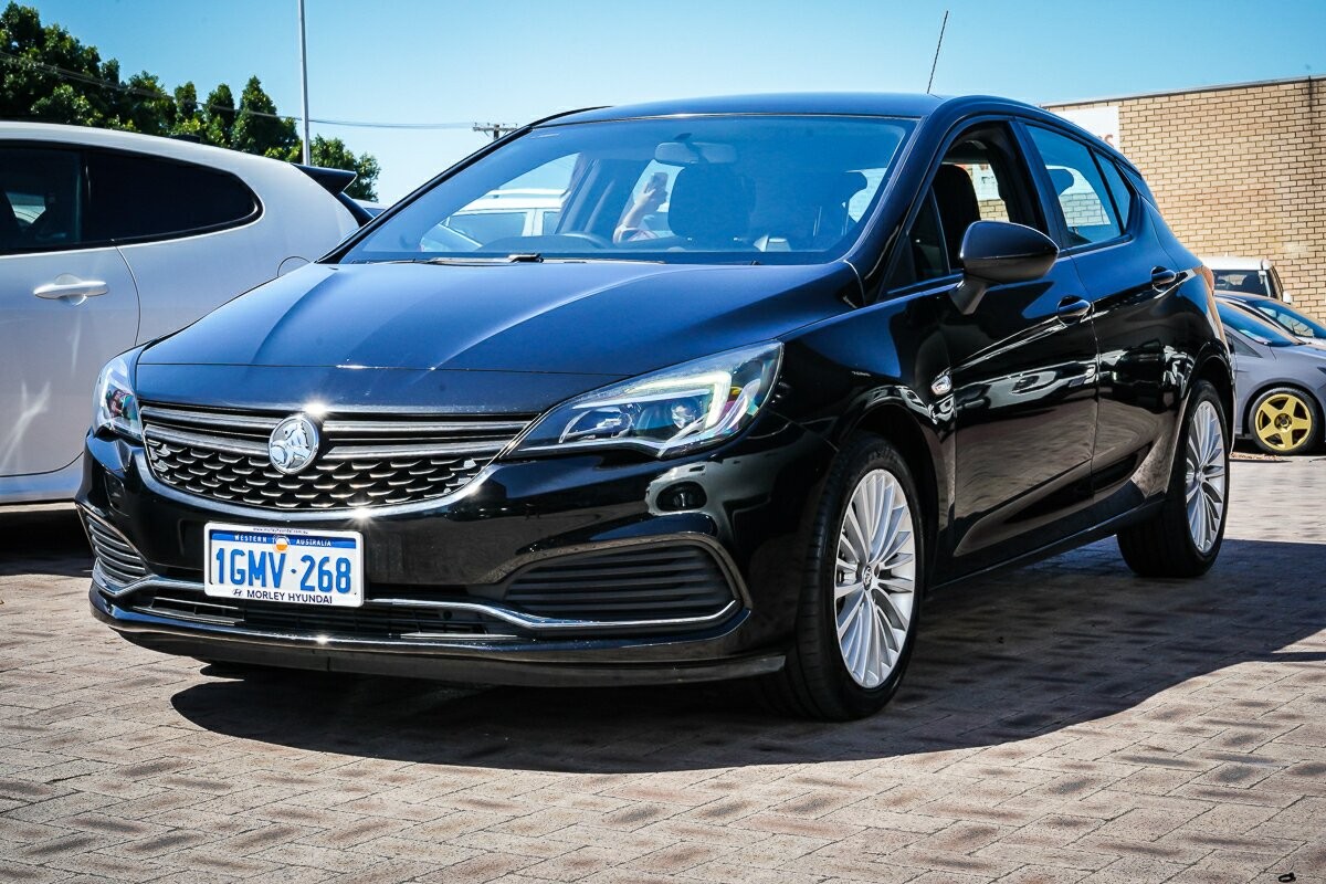 Holden Astra image 4