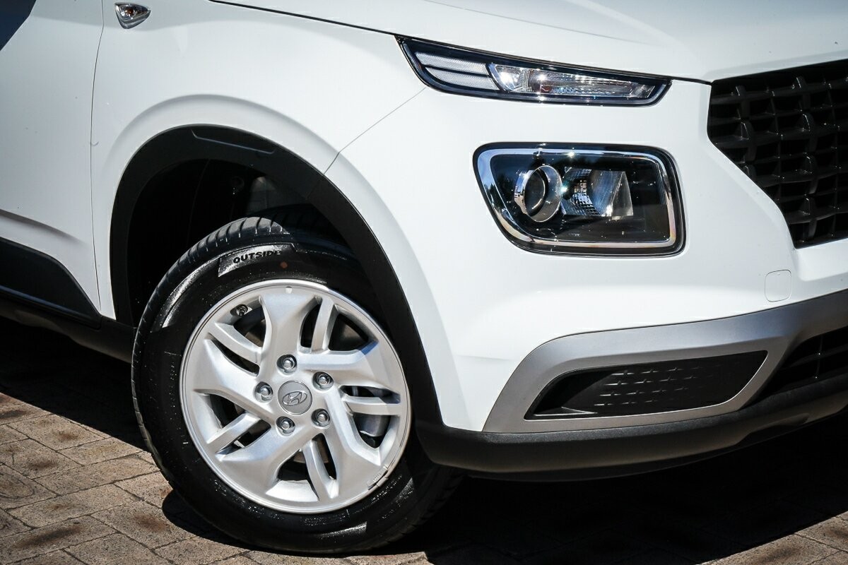 Hyundai Venue image 2