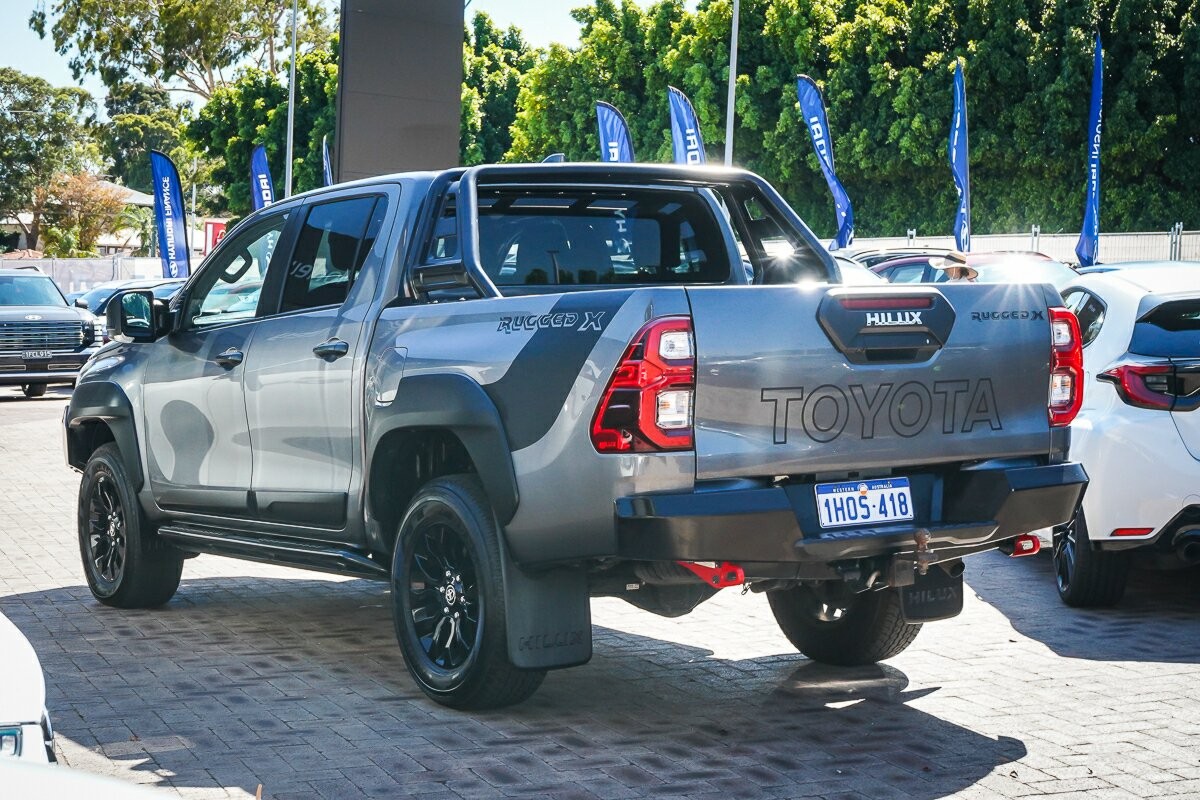 Toyota Hilux image 4