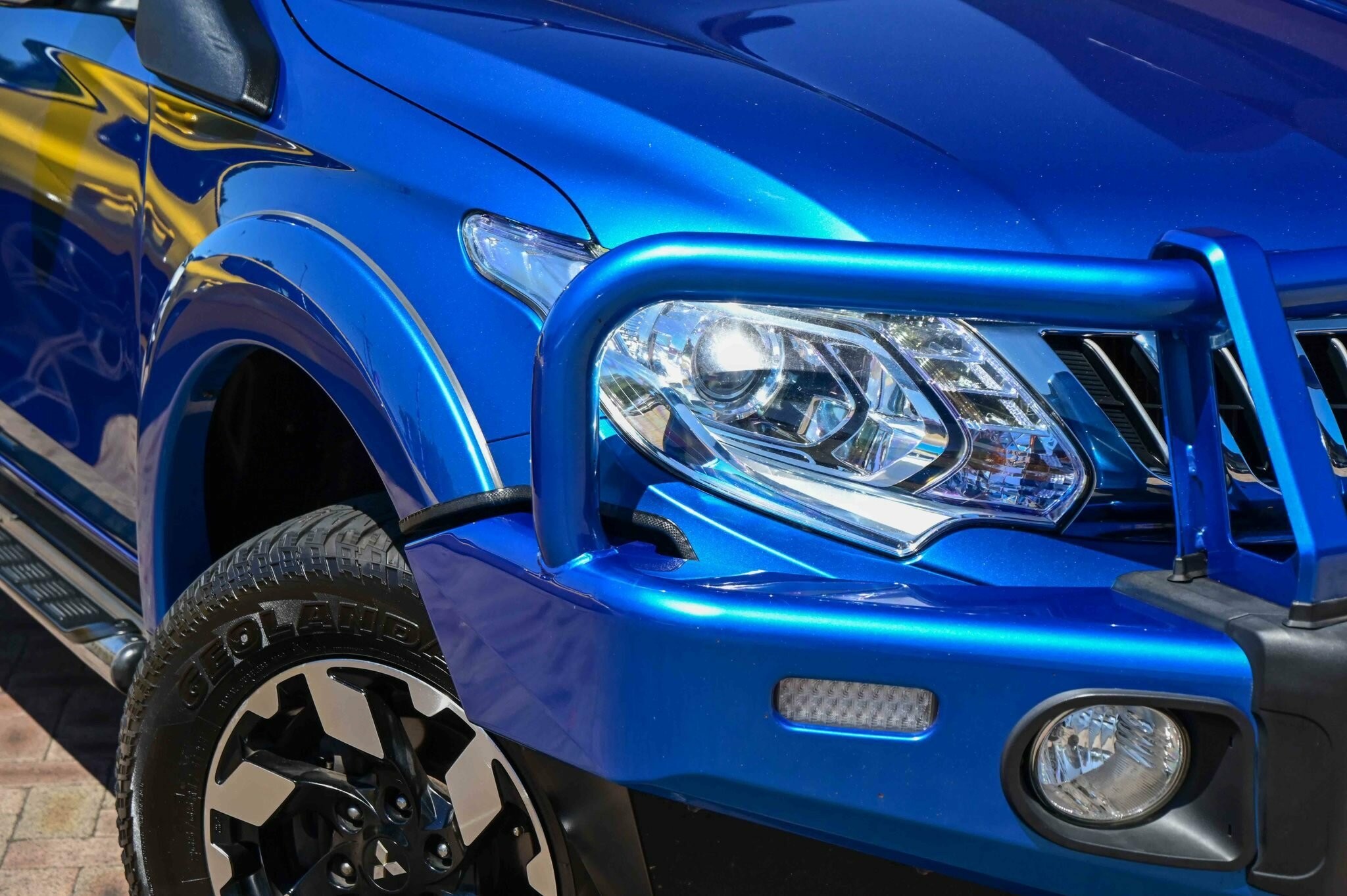 Mitsubishi Triton image 2