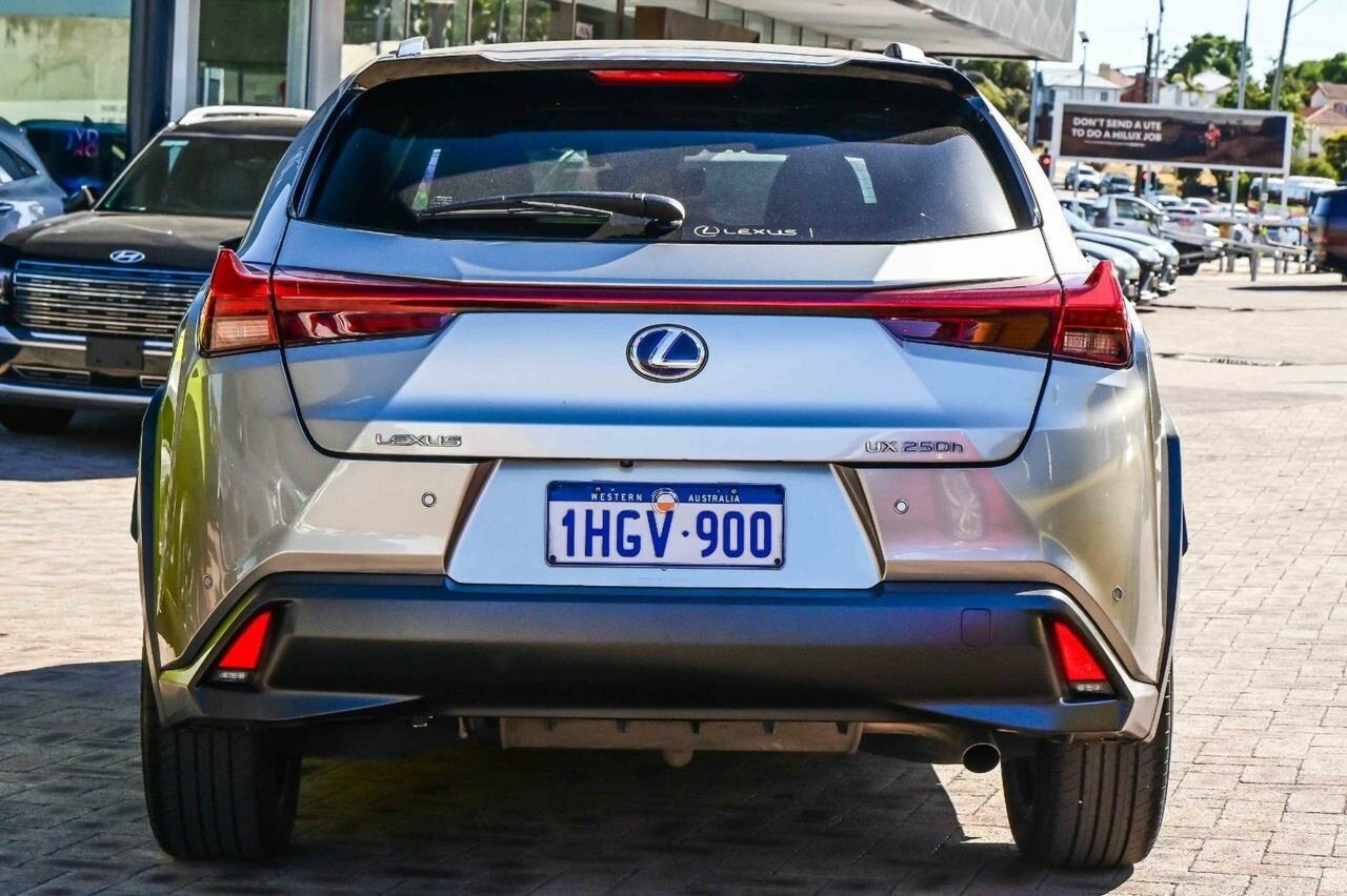 Lexus Ux image 4