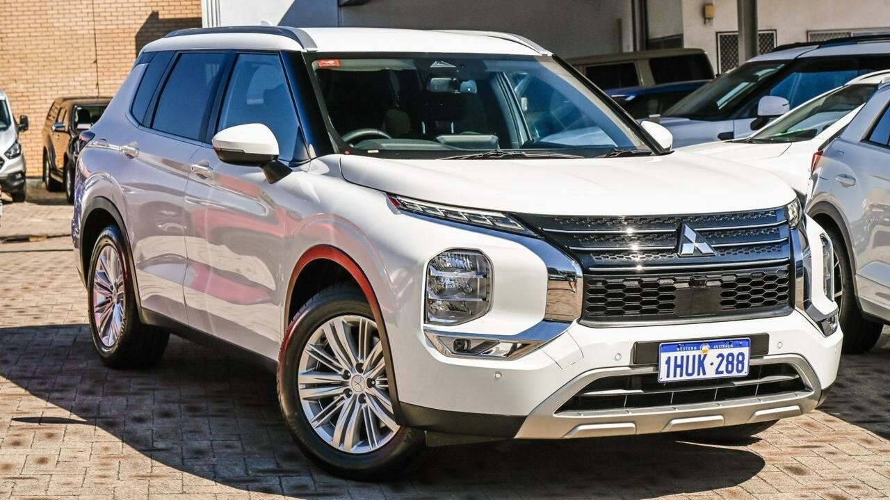 Mitsubishi Outlander image 1