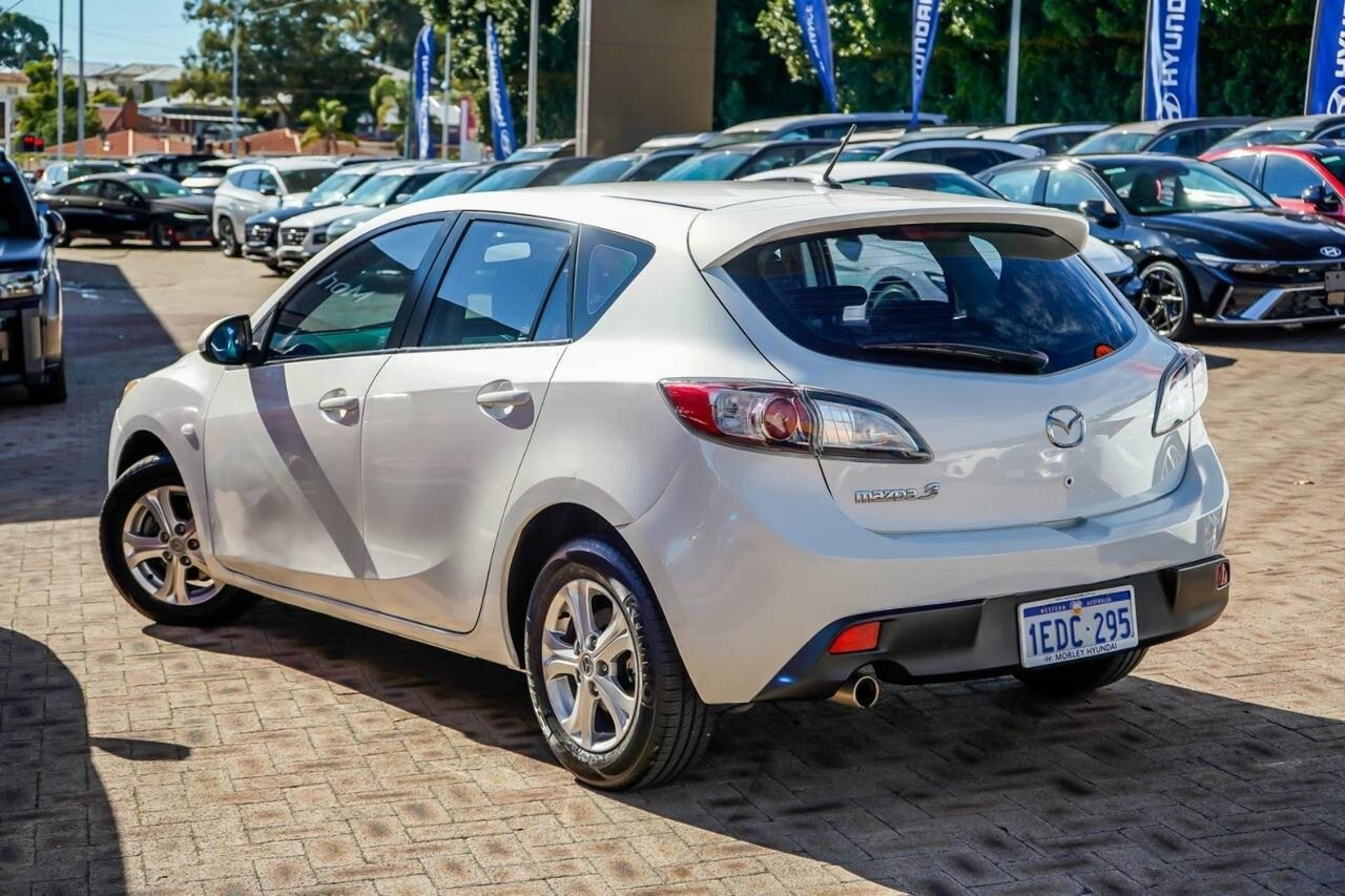 Mazda 3 image 2