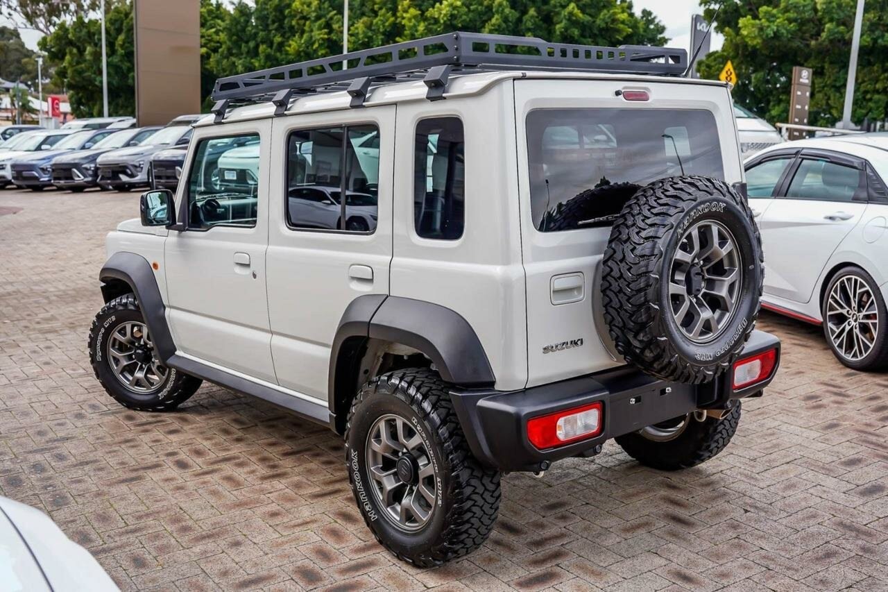 Suzuki Jimny image 2