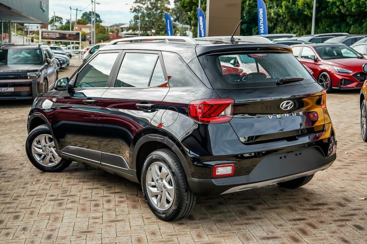 Hyundai Venue image 2