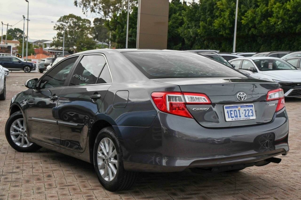 Toyota Camry image 2