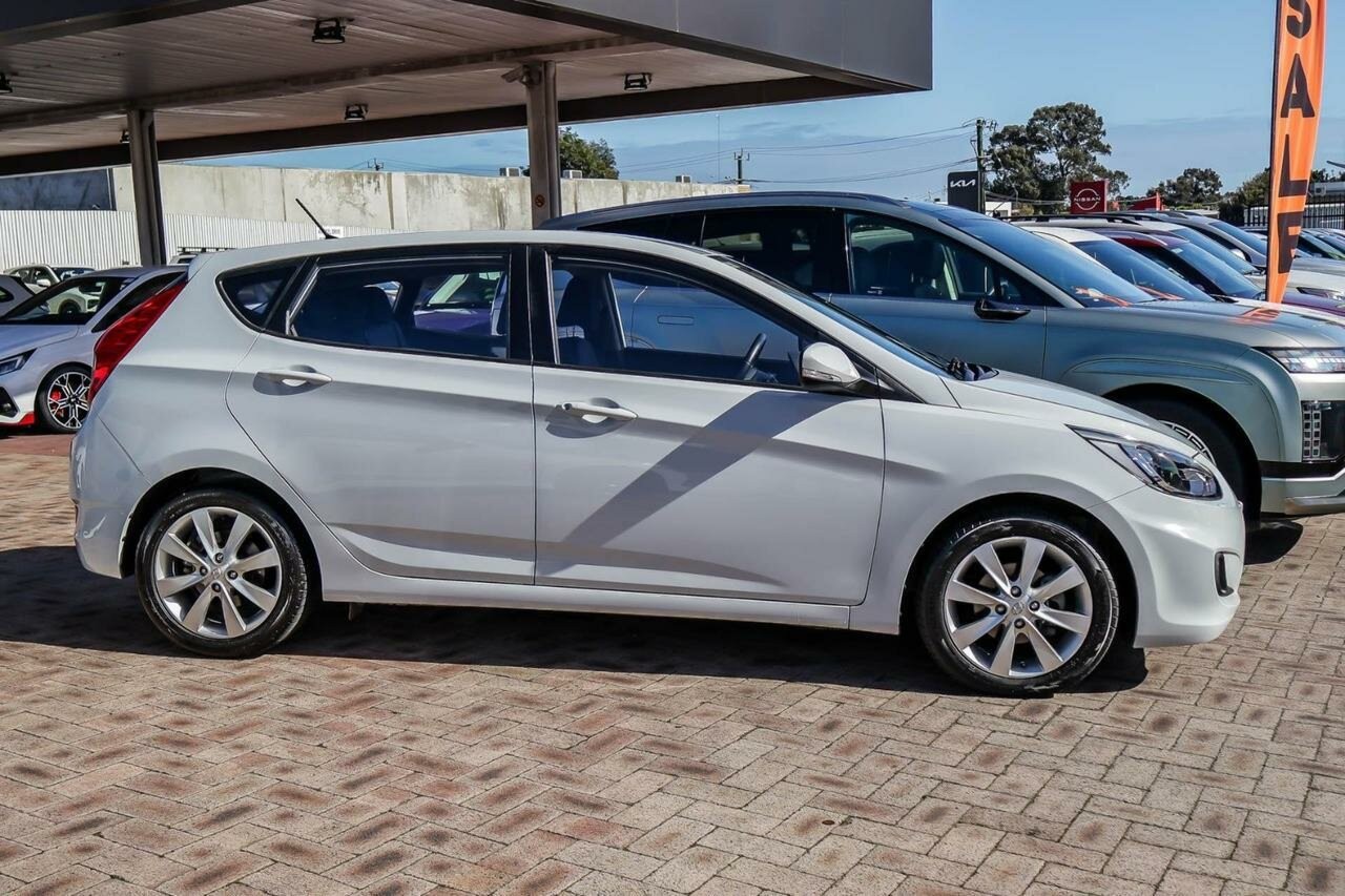 Hyundai Accent image 3