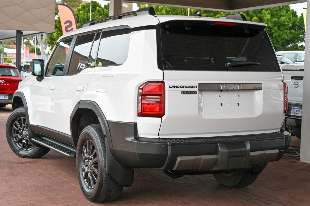 Toyota Landcruiser Prado image 3