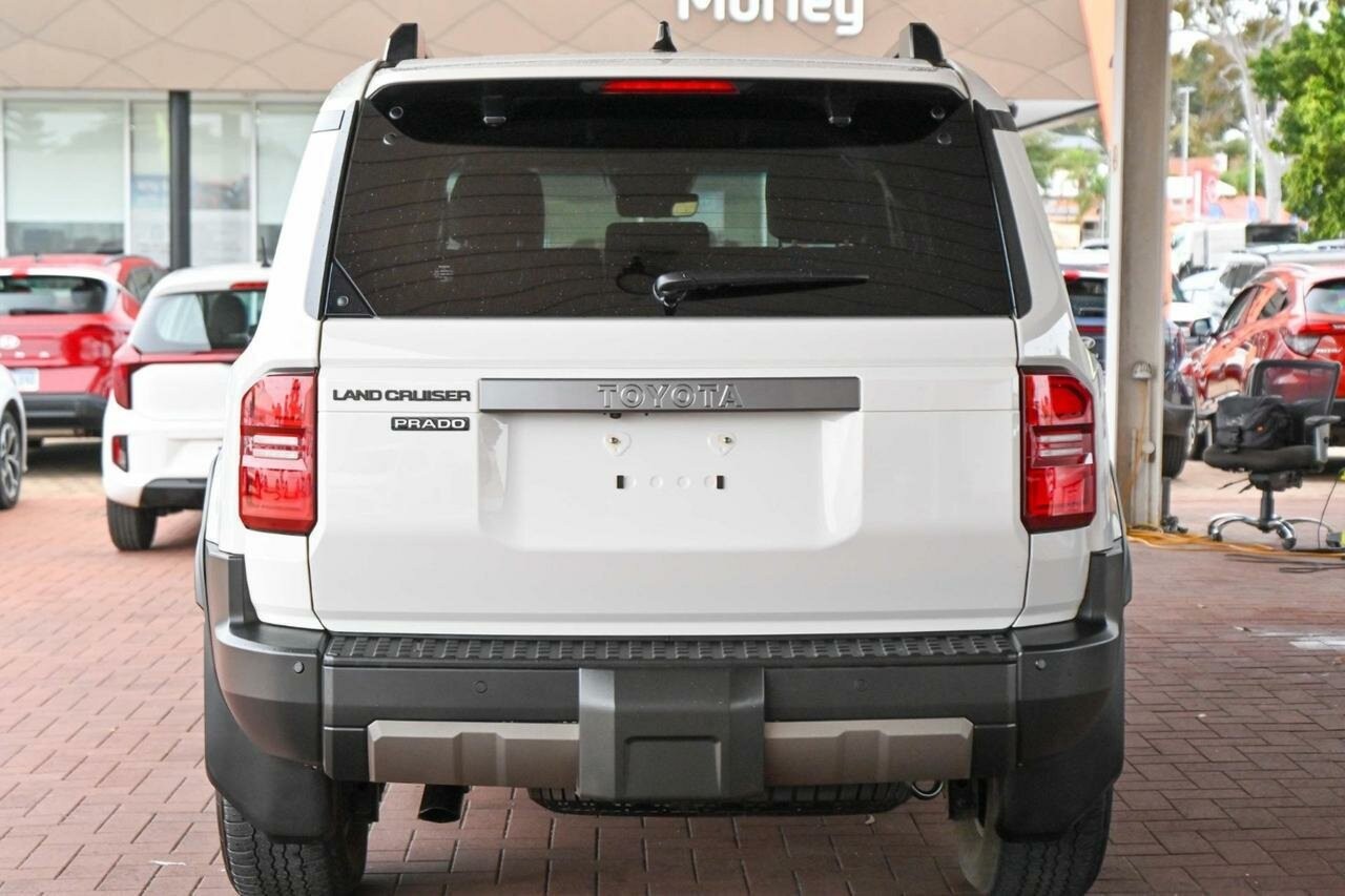 Toyota Landcruiser Prado image 4