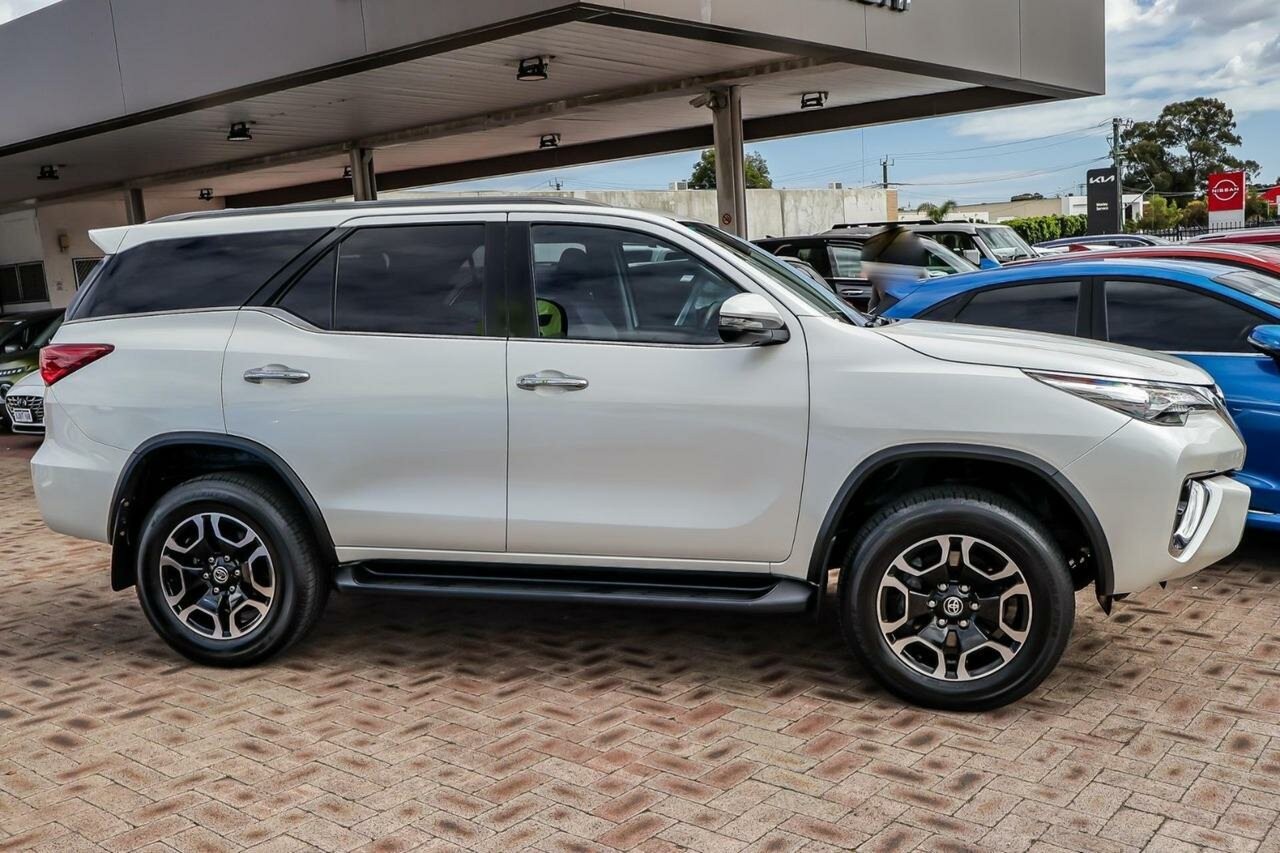 Toyota Fortuner image 3