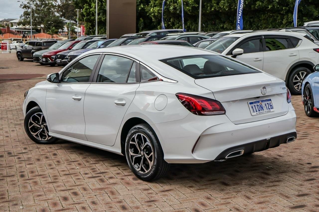 MG Mg5 image 2