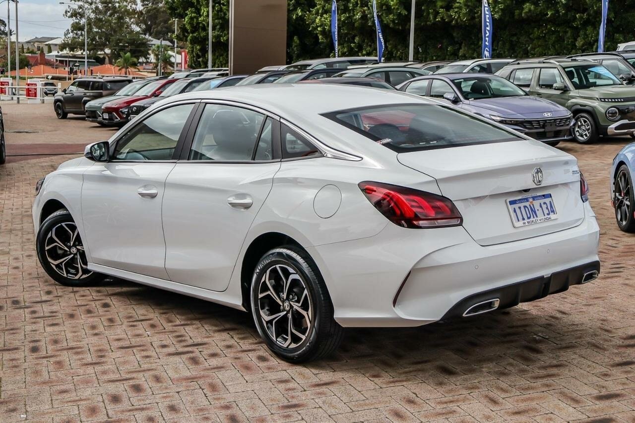 MG Mg5 image 2