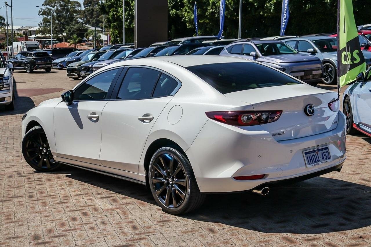 Mazda 3 image 2