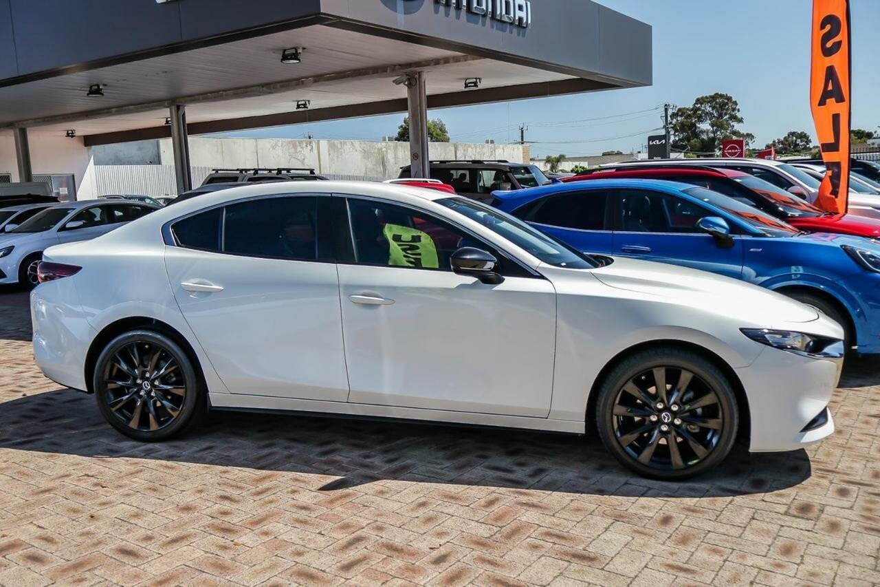 Mazda 3 image 3