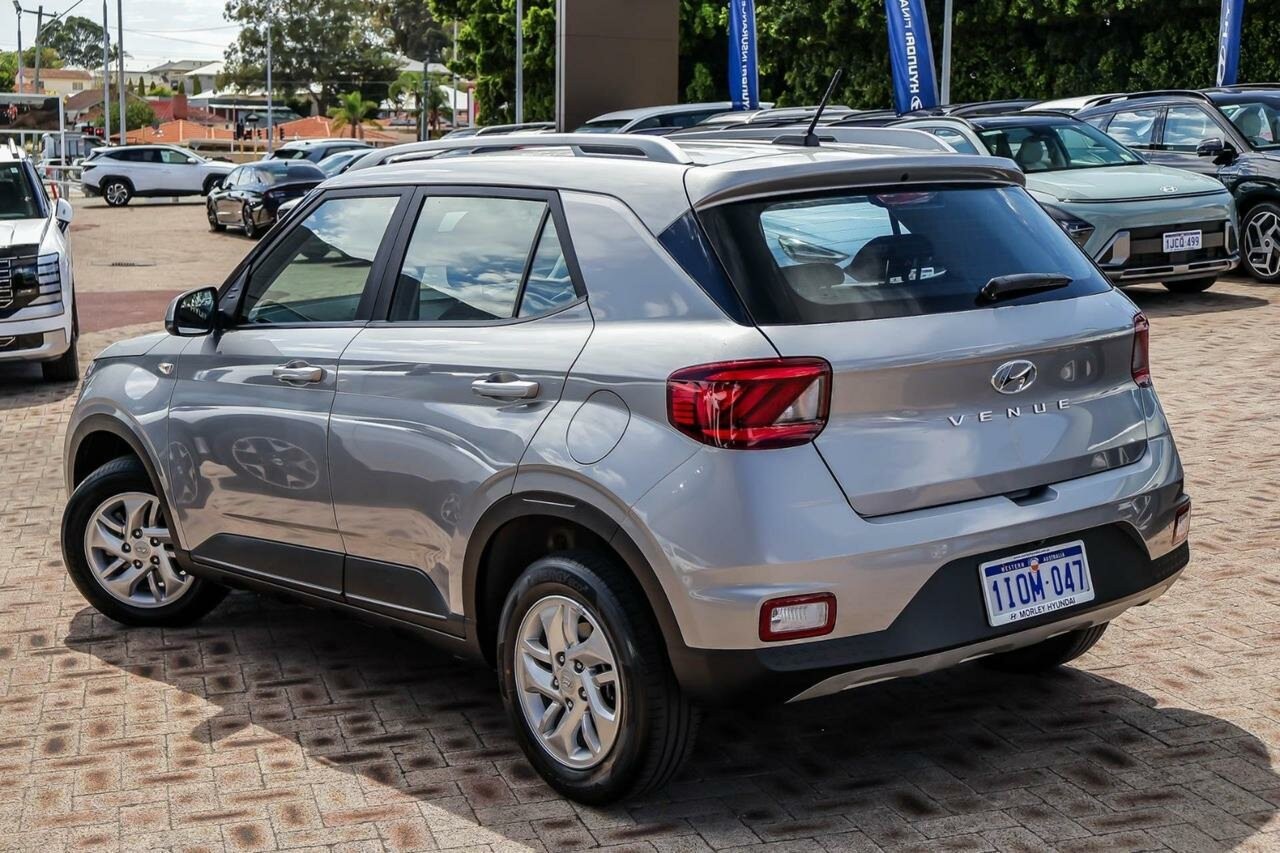 Hyundai Venue image 2