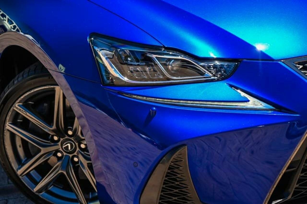 Lexus Is image 2