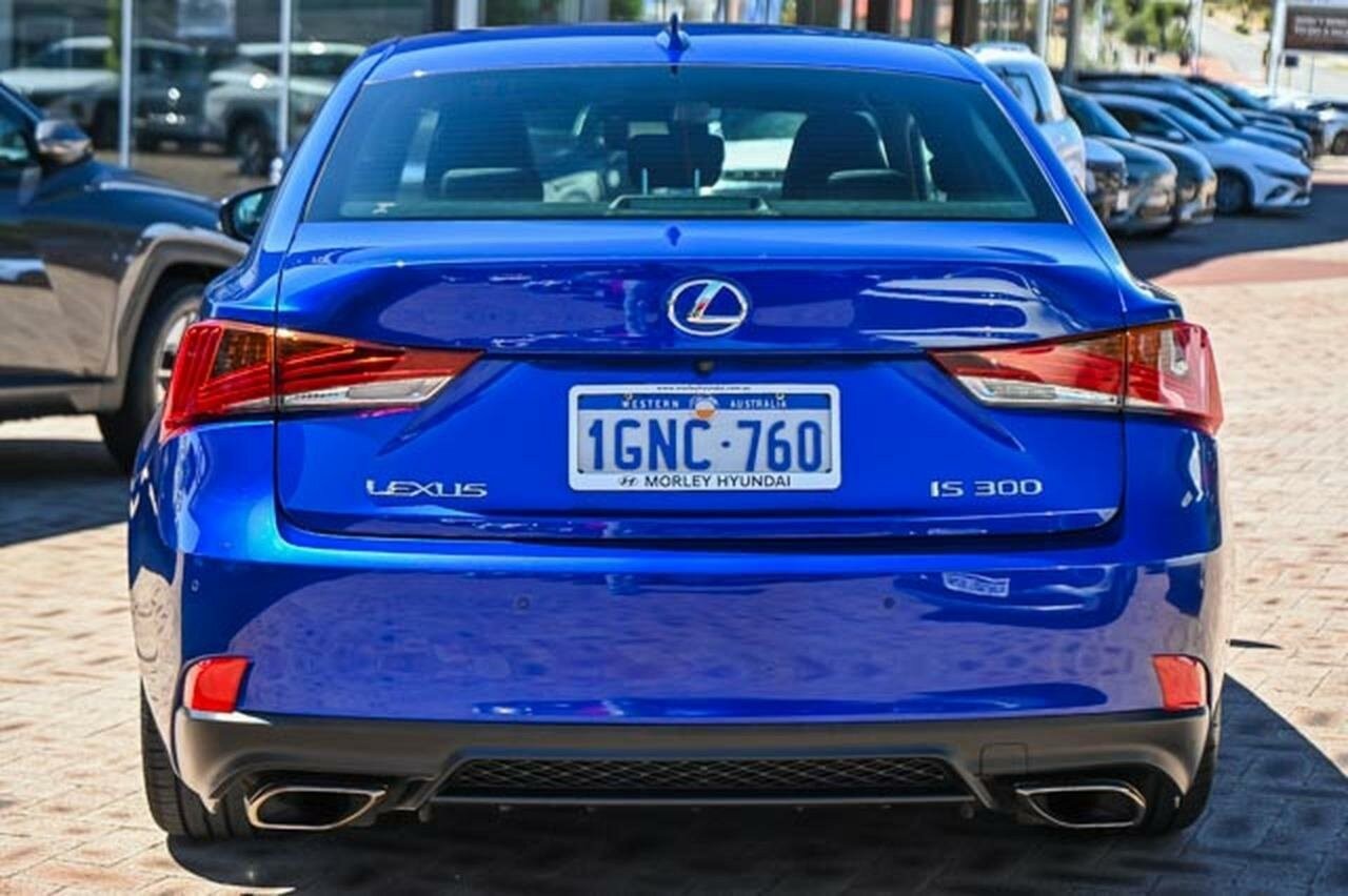 Lexus Is image 4