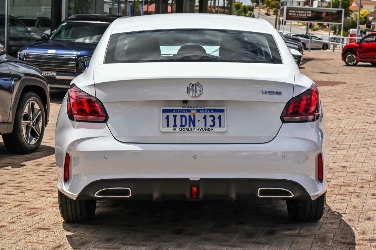 MG Mg5 image 4
