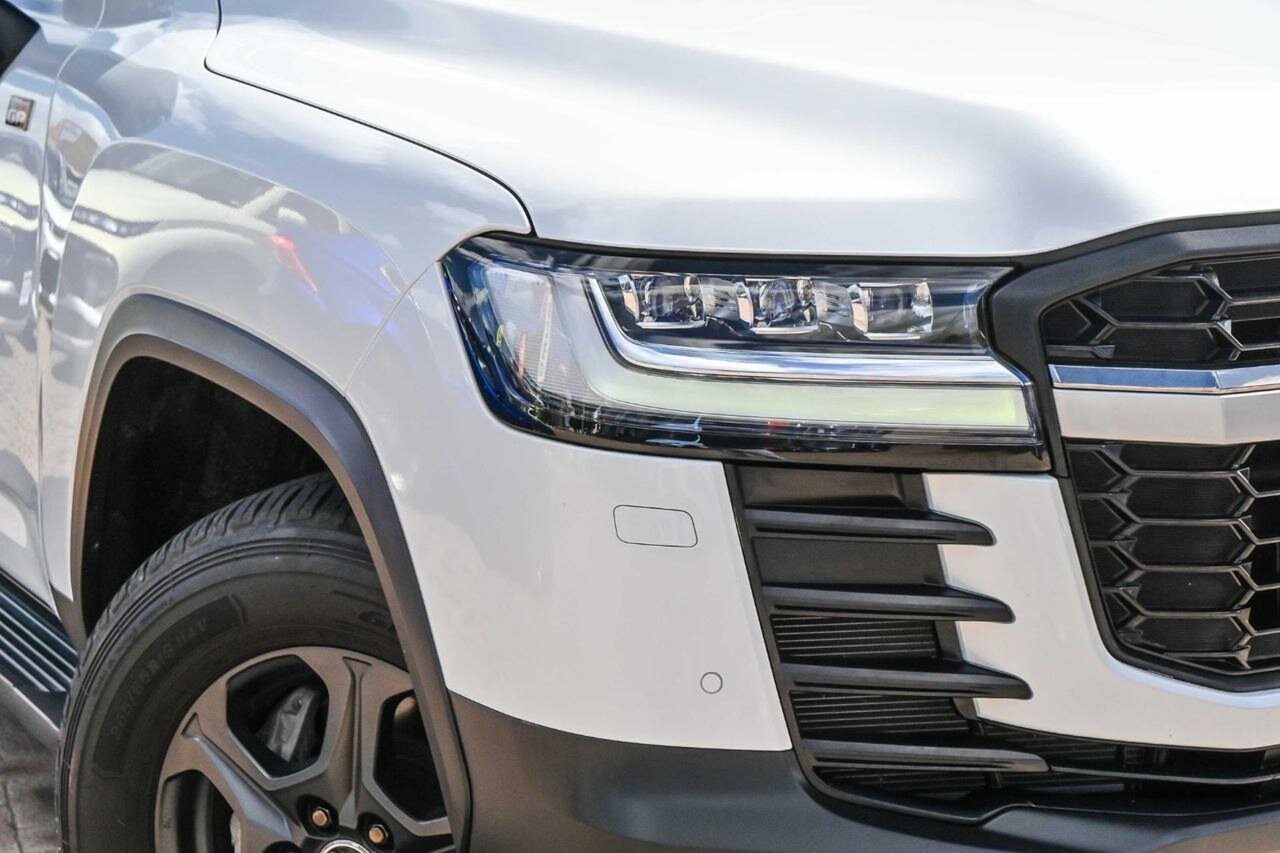 Toyota Landcruiser image 2