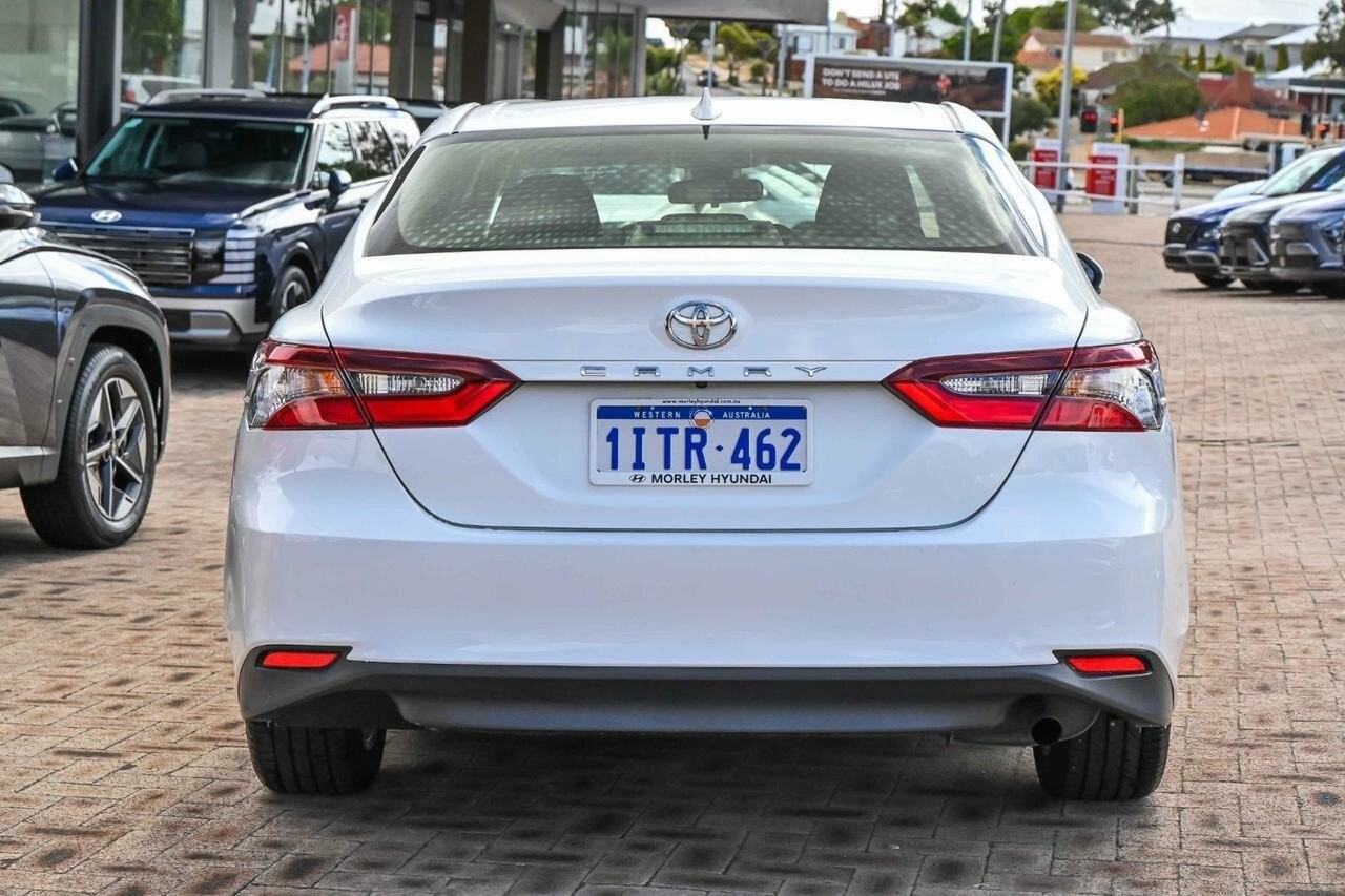 Toyota Camry image 4
