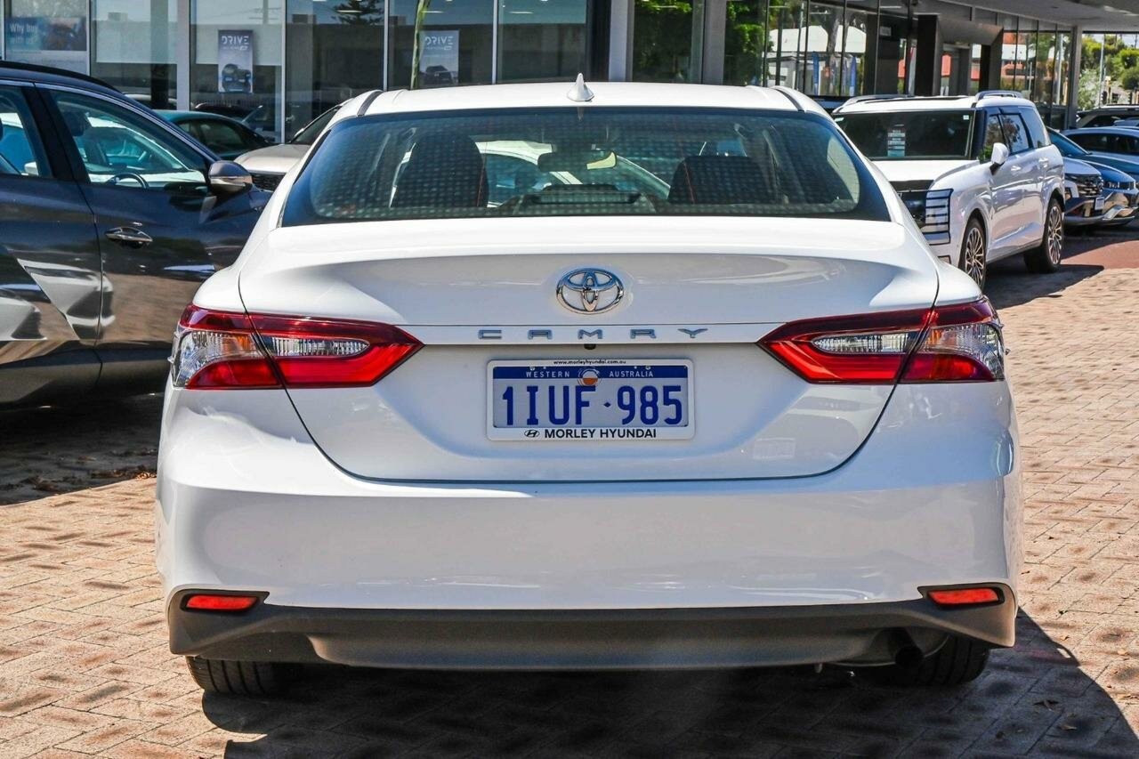 Toyota Camry image 4
