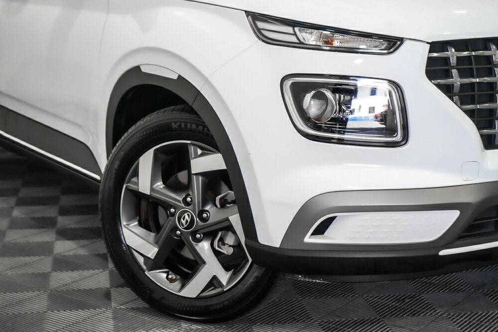 Hyundai Venue image 2