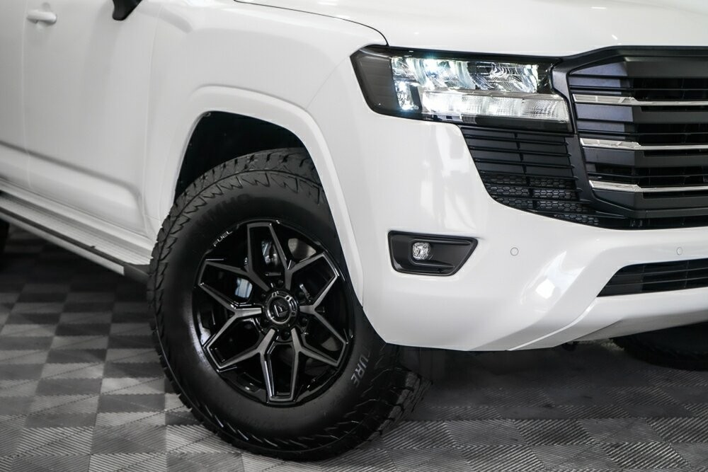 Toyota Landcruiser image 2