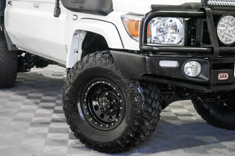 Toyota Landcruiser image 2